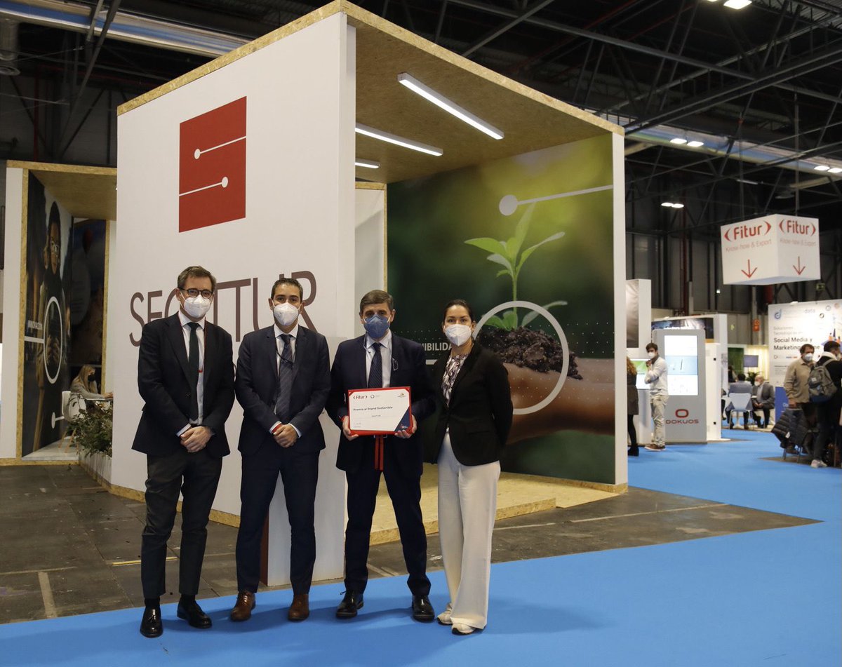 Por segundo año consecutivo <a href="/SEGITTUR/">SEGITTUR</a> recibe de <a href="/fitur_madrid/">FITUR</a>  premio “Mejor stand sostenible”debido a 📌uso materiales reciclados 📌Accesibilidad 📌Medición de la huella de carbono y compensación con plantación de 50 árboles.
