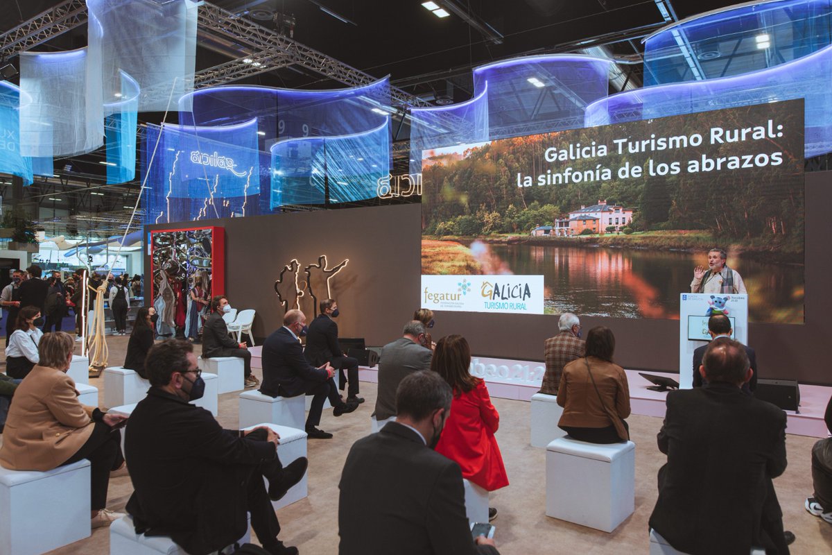 👥 O turismo rural galego recibe aos seus visitantes cunha sinfonía de abrazos e unha oferta diversa, segura, saudable, sostible, diferenciadora e de calidade. Esa é a mensaxe da campaña "Galicia Turismo Rural: a sinfonía dos abrazos" presentada por <a href="/Fegatur/">FEGATUR | Federación Galega de Turismo Rural</a> en <a href="/fitur_madrid/">FITUR</a>.