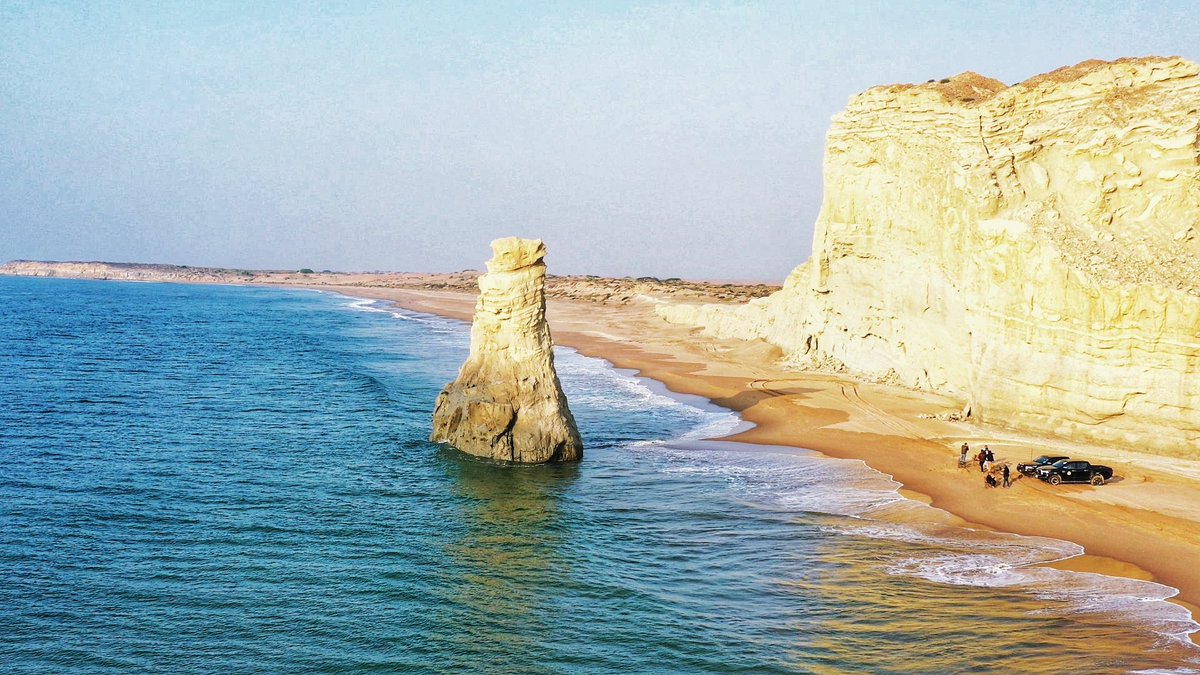 @GoBalochistan @falamb3 @UsamaQureshy @Myaqoobofficial @fahmidahyousfi @AzamJamil53 @GandapurPAT @SanaaTauseef @Fahad4014 @RogelioGalvn2 Beautiful sapat beach lasbella ,balochistan