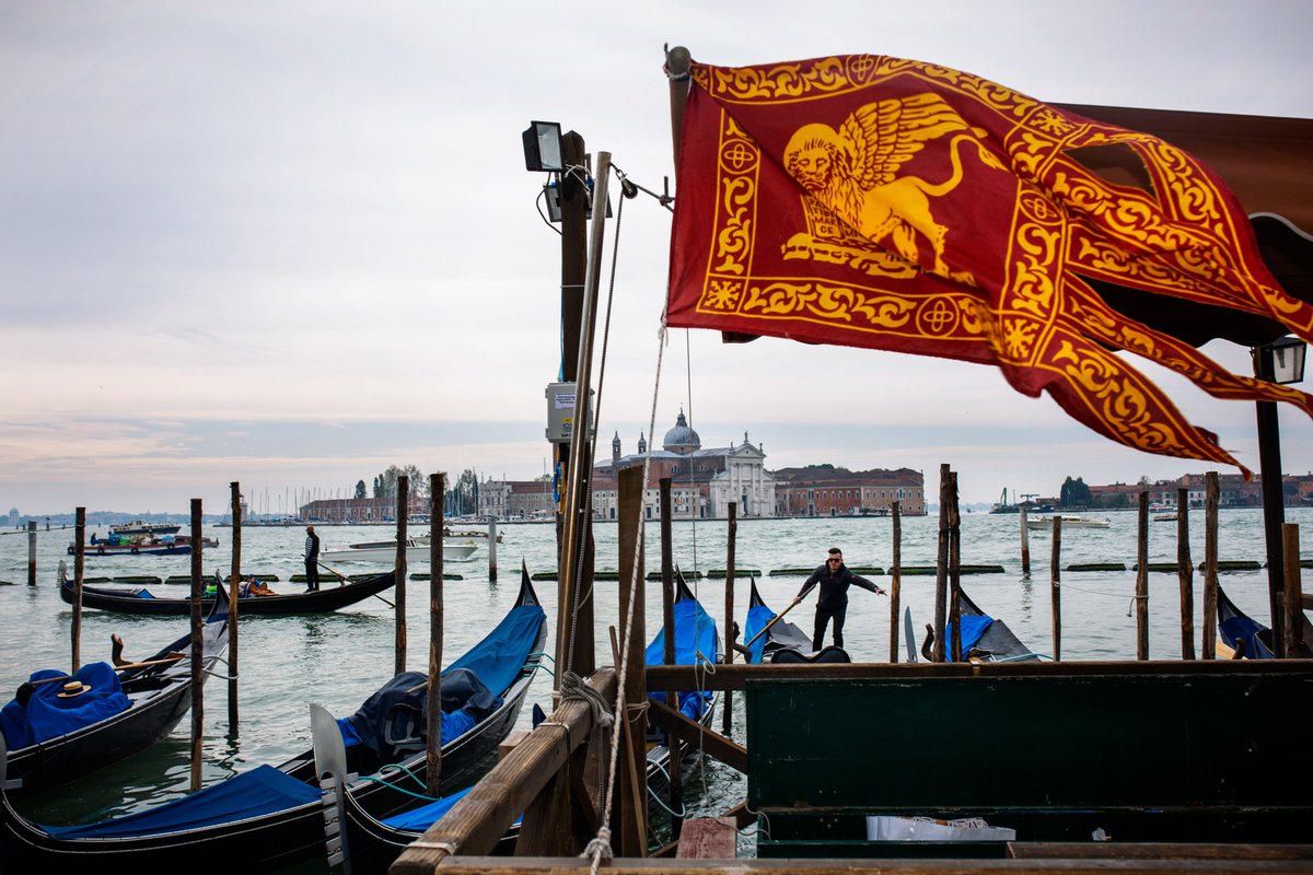 luisella_romeo's tweet photo. The project is: bringing new residents in Venice as remote workers. While living in #Venice, but working #online It's called #venywhere, and its website is: https://t.co/m9toMbBX5G The article about it: https://t.co/r8ZdNHbcFE https://t.co/0EbBoYxUvH