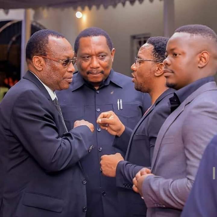 ChrissFundi's tweet photo. #Freembowe mwamba na nusu https://t.co/Z7Vu12NQHk