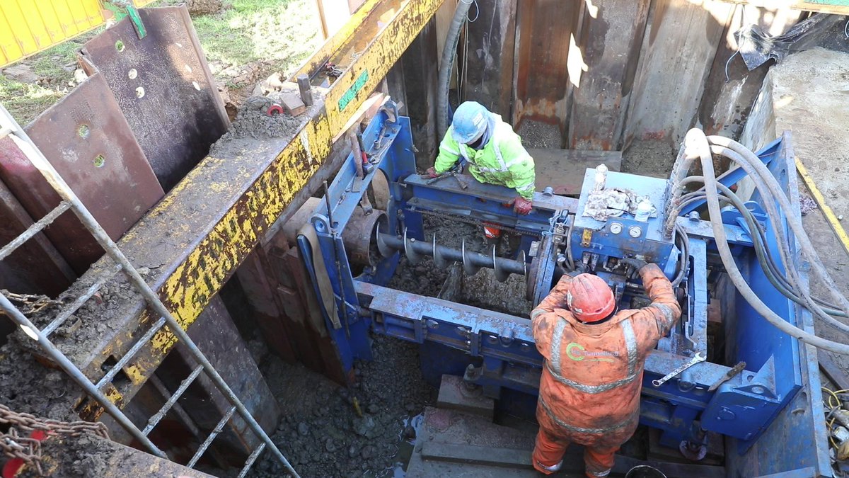 JacksonCivils's tweet photo. A Jackson #team working on behalf of the Environment Agency has used #thrustboring to install a 52m drain underneath a flood embankment.
The team has been working at the Northampton Washlands site next to the River Nene replacing damaged pipes.
#civilengineering #goodworks https://t.co/oyikaxAzRr