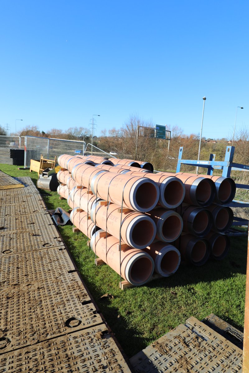 JacksonCivils's tweet photo. A Jackson #team working on behalf of the Environment Agency has used #thrustboring to install a 52m drain underneath a flood embankment.
The team has been working at the Northampton Washlands site next to the River Nene replacing damaged pipes.
#civilengineering #goodworks https://t.co/oyikaxAzRr