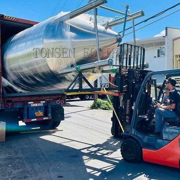 HelenLiu2018's tweet image. 80bbl fermenter arrived in US. love this big guy!!!
if you also need fermentation tanks, pls don't hesitate to tell us.
Email: helen@tonsenbrew.com
  #unitank #brewingequipment #craftbeer #bière  #biereartisanale  #brasserie #beerfactory #brewery #microbrewery #fermenters