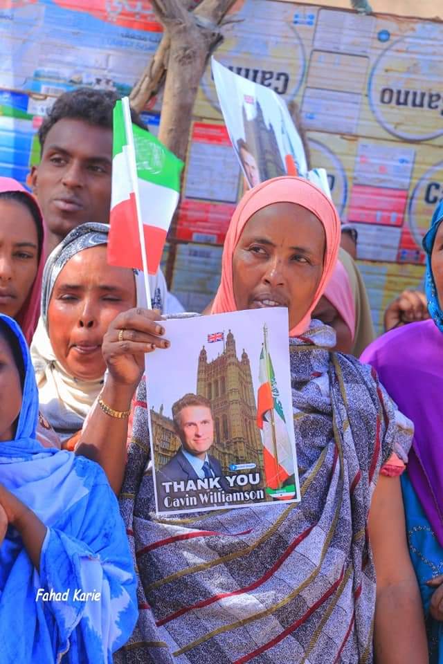 KFoodhaadhi's tweet photo. This morning, Residents of #Daami village in #Hargeisa staged a peaceful rally in support of the #British Parliament's debate on #Somaliland's recognition.
Mayor Mooge and MP Batun attended the rally. https://t.co/zdePQJ0LJJ