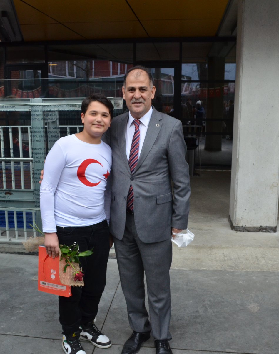 2021-2022 Yılı 1.dönem İlimiz karne töreni Valimiz Sn.Ali Yerlikaya,İl Müdürümüz Sn.Levent Yazıcı,Fatih Belediye Başkanımız Sn.M.Ergün Turan,İlçe Müdürümüz Sn.Mucip Kına, İl ve İlçe Şube Müdürlerimizin katılımıyla gerçekleştirildi.<a href="/AliYerlikaya/">Ali Yerlikaya</a> 
🔗meb.ai/UxdAc9