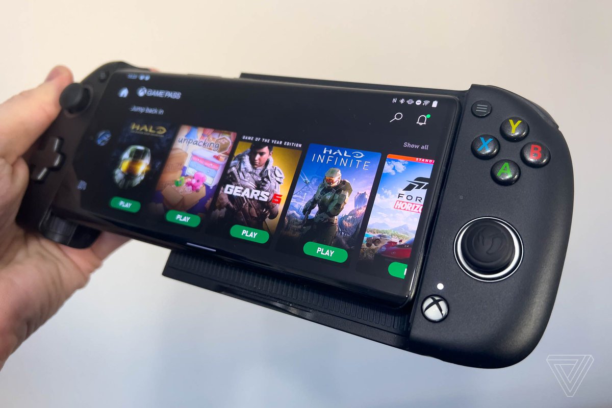 This controller turns your Android phone into a portable Xbox