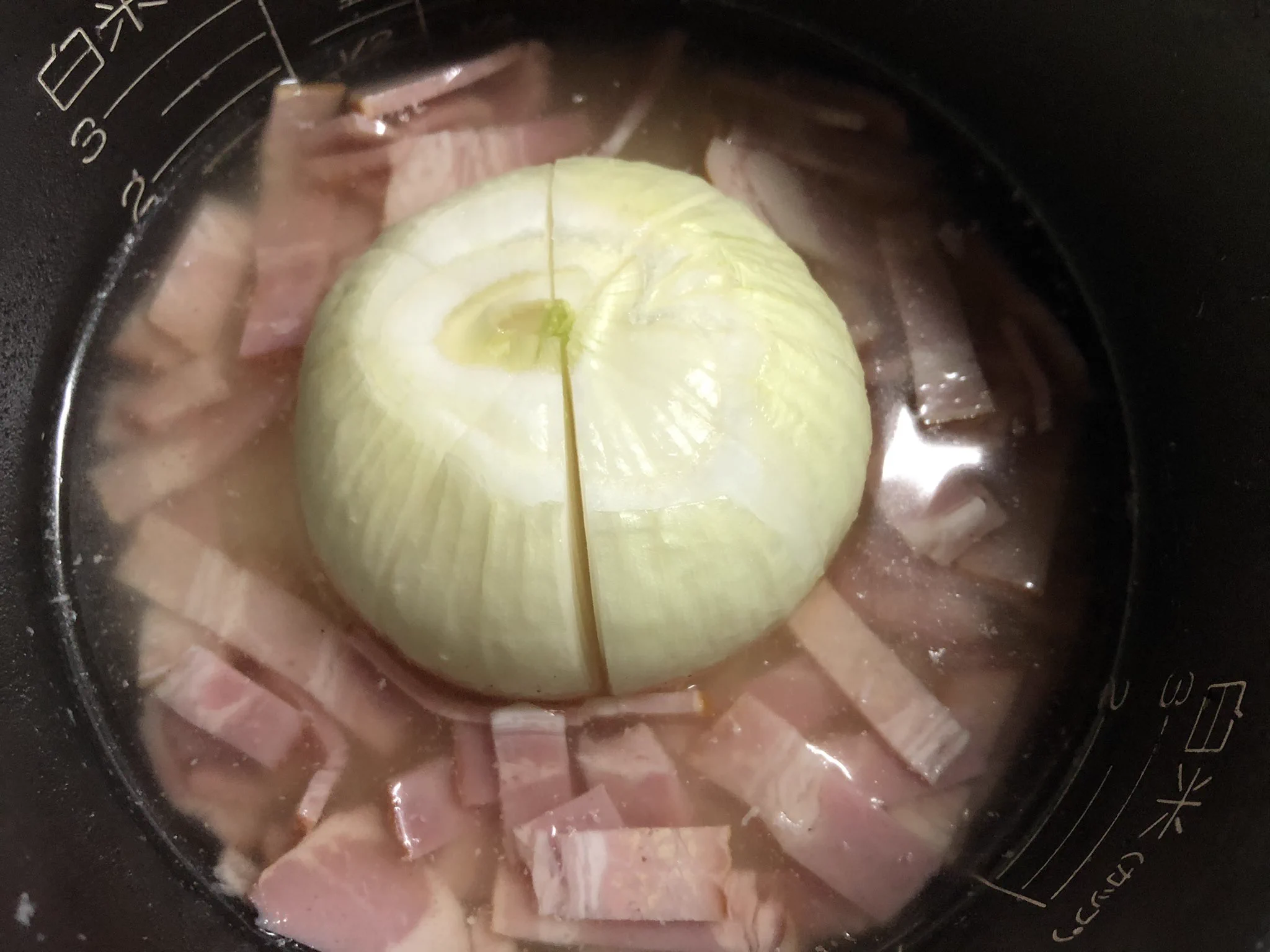 一度試してみる価値あり！炊飯器で簡単「新たまねぎご飯」