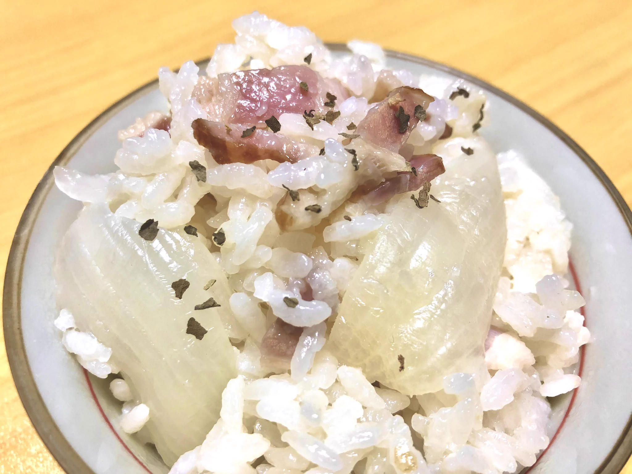 一度試してみる価値あり！炊飯器で簡単「新たまねぎご飯」