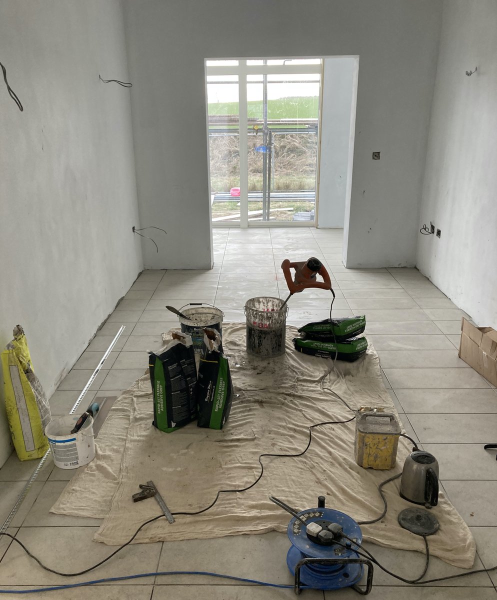 DrHarrall's tweet photo. On The Tiles #HowgateClose @NSDCouncil
240 tiles laid with 77 tiles to finish No.1.
2,447 tiles to go on the remaining 8 units.
@toppstiles
15 weeks to project completion. @Eagle_Build https://t.co/IpcHvb1t7z