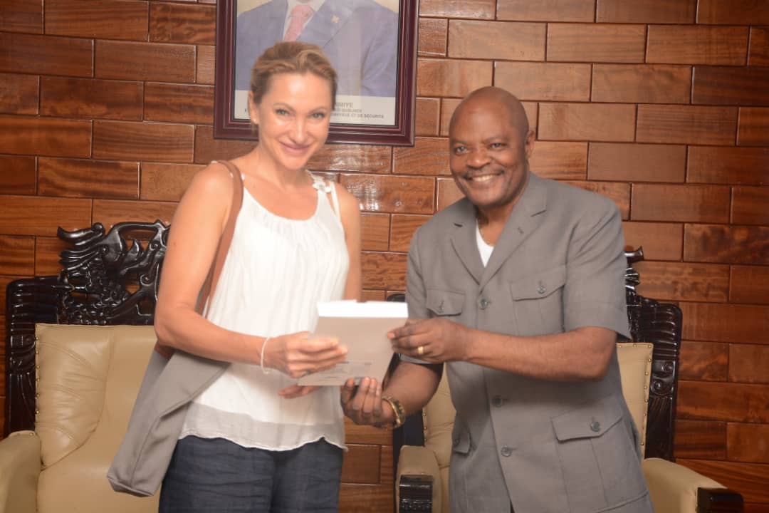 Mairie de Bujumbura (@mairiebuja) on Twitter photo Le Maire de la ville vient d'accorder une audience à Martina Borovac la chargée des affaires politiques de l'<a href="/UEuropeenne/">Union européenne</a> #Burundi ,<a href="/ClaudeBochuEU/">Claude Bochu</a>.Leurs échanges fructueux ont porté sur la journée du 8 mars,organisation des activités sportives et la
protect° de l'environnement Le Maire de la ville vient d'accorder une audience à Martina Borovac la chargée des affaires politiques de l'<a href="/UEuropeenne/">Union européenne</a> #Burundi ,<a href="/ClaudeBochuEU/">Claude Bochu</a>.Leurs échanges fructueux ont porté sur la journée du 8 mars,organisation des activités sportives et la
protect° de l'environnement