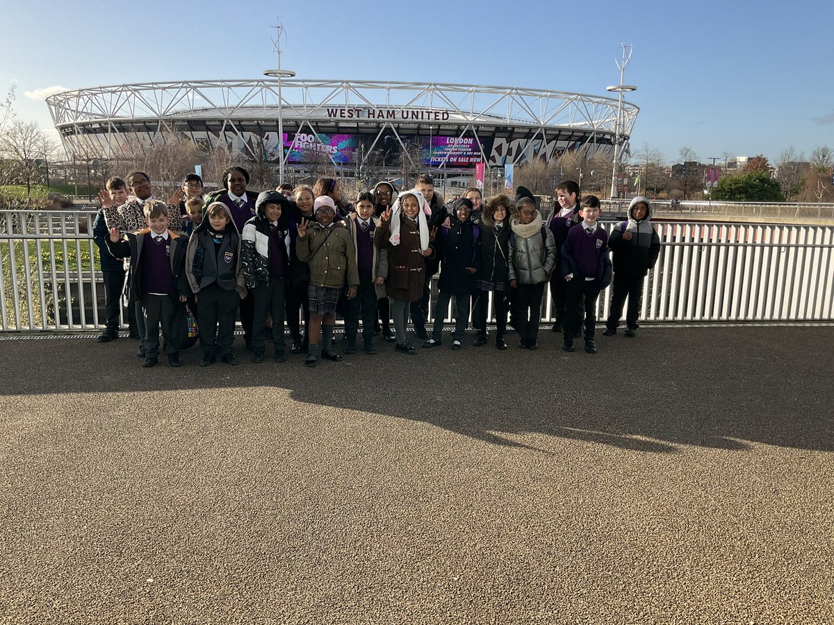 HPA_Philip_Lane's tweet image. And so #HPAPLYear4 come to the end of their 2 week swimming lessons at the Olympic pool in Stratford. They’ve done so well! We highly encourage you to keep up the progress with lessons/fun swims at local pools! 🏊🏽