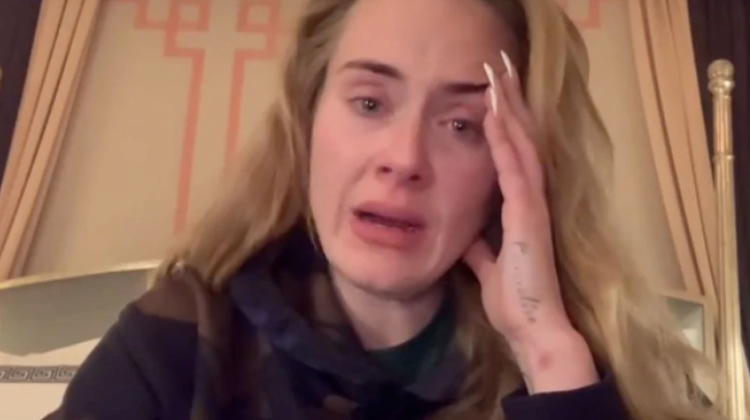Adele gözyaşları içinde duyurdu: Çok üzgünüm! https://t.co/X9WtQbX0Ah   #adele https://t.co/hQknlYpiHD.