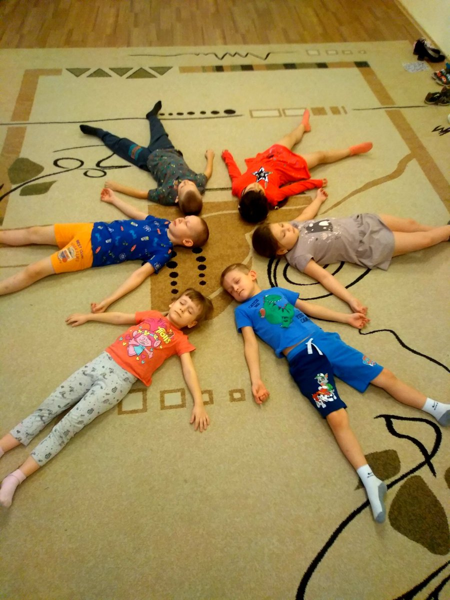 В детском саду, дети получают большое количество информации, они быстро устают физически и эмоционально. Очень важно в работе с детьми использовать упражнения на релаксацию. #детскийсад3отрадный Релаксационное упражнение на расслабление всего организма в старшей логогруппе