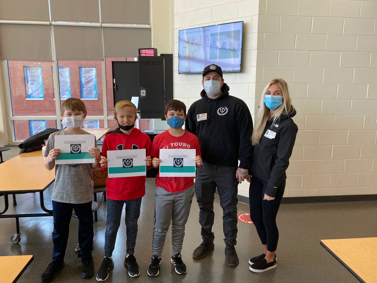 klarebeechwood's tweet photo. I have to brag on my teammate, @mrsenzweilerBES—Her Ss got to work in groups to create a pizza using fraction knowledge. Then they made commercials and an ad for their pizza for our local pizza place, @Poseidons_Pizza. The owners talked about entrepreneurship &amp; chose the winners! https://t.co/tDL3ARN1Dg