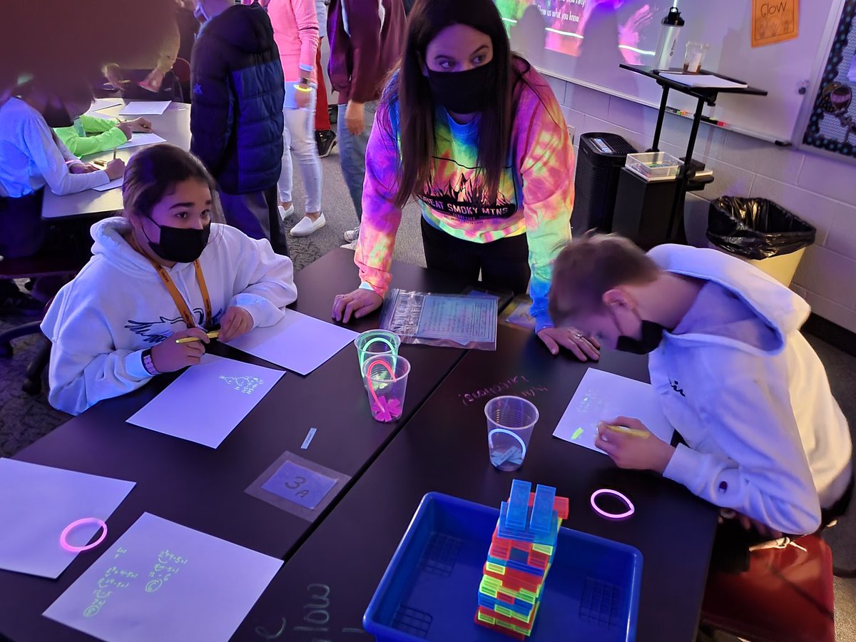paymaster_paula's tweet photo. @HCMSTigers157c checking out what is "glowing" on in @MSayles87 math class today! https://t.co/J1eXuiRat6