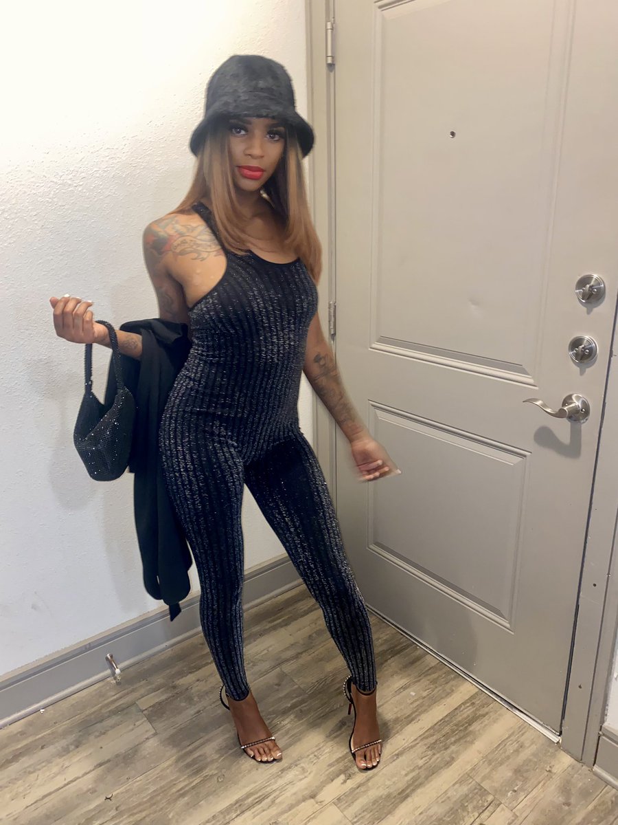 Dim3ond's tweet image. Trench Coat Vibes 💎