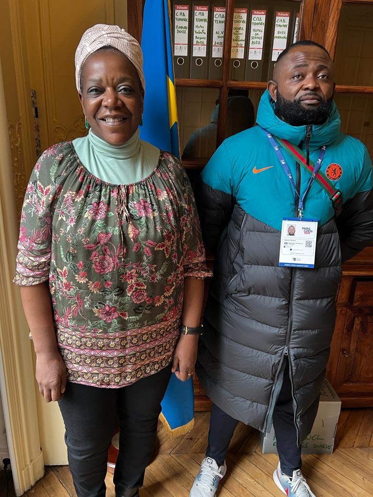 SEMme Isabel TSHOMBE a reçu le Karatéka Congolais KIBUEDI Pedro, qlqs hrs avant sa montée sur les tatamis de Paris Open Karate. L'athlète a exprimé sa satisfact° pour cette marque d'attent° de son ambassade. "Ça m'a manqué tt au long de ma carrière en France" a-t-il déclaré.