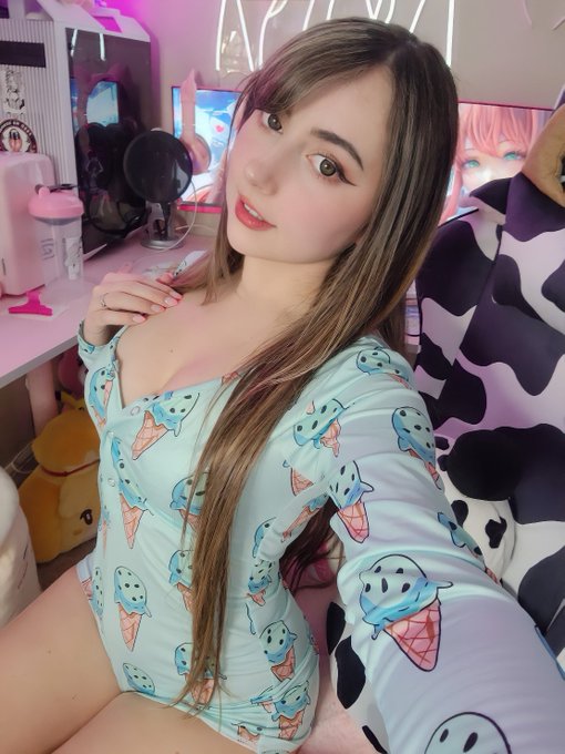 1 or 2? What's your favorite flavor of ice cream? 🍦mine is mint chocolate chip 🍪 https://t.co/2sjyZ2