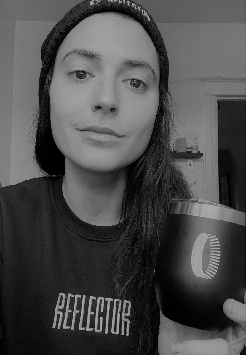 Reflector's tweet photo. The holidays are also a time to treat the Reflectorians! What do you think of the crewneck? ☺️
Even though the situation did not allow us to organize the events as we wanted, we all received a package at the beginning of this new year 🎁
#ReflectorEntertainment #JoinReflector https://t.co/66PfP8aqtQ