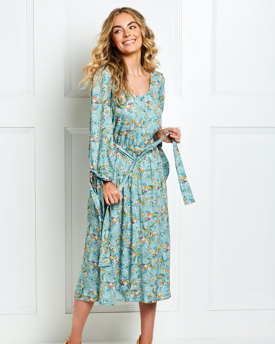 With a tie waist and beautiful tie detail on the cuffs, the longer B6723 view has a lovely romantic feel to it - perfect for spring!

Pick up this pattern inside issue 103, on sale in shops and here bit.ly/3I3poOG