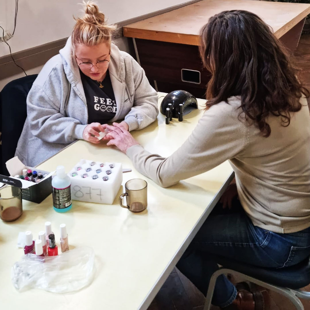 Porchlight1974's tweet photo. One of our clients enjoys a relaxing nail treatment at a women-only Porchlight Open Door meet-up. 

We provide female-only spaces because women who’ve been homeless tell us they feel safer in them: the meet-ups are a chance for women we support to socialise and feel included. https://t.co/Nylkzyz95R