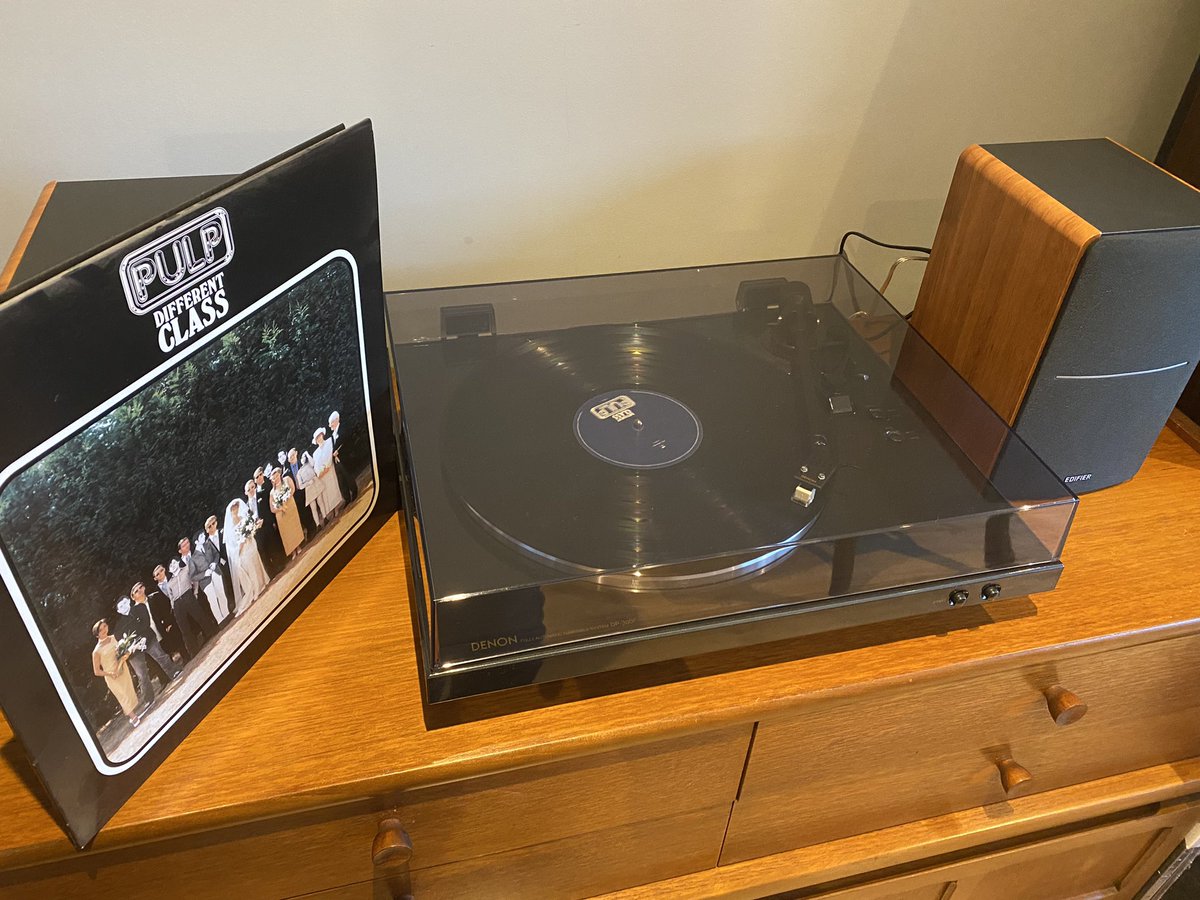 EdwardsKatie's tweet image. Thank you for my lovely early birthday present @AdamEdw @ClareBeveridge #newrecordplayer #vinyl