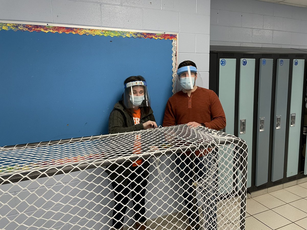 Just making time to put together a net amongst all the other responsibilities of a teacher and extra tasks they take on. Love the ❤️s of SJM staff! @knight_sjm <a href="/CdnTeacherLady/">CdnTeacherLady | Tabetha</a> #lkdsb