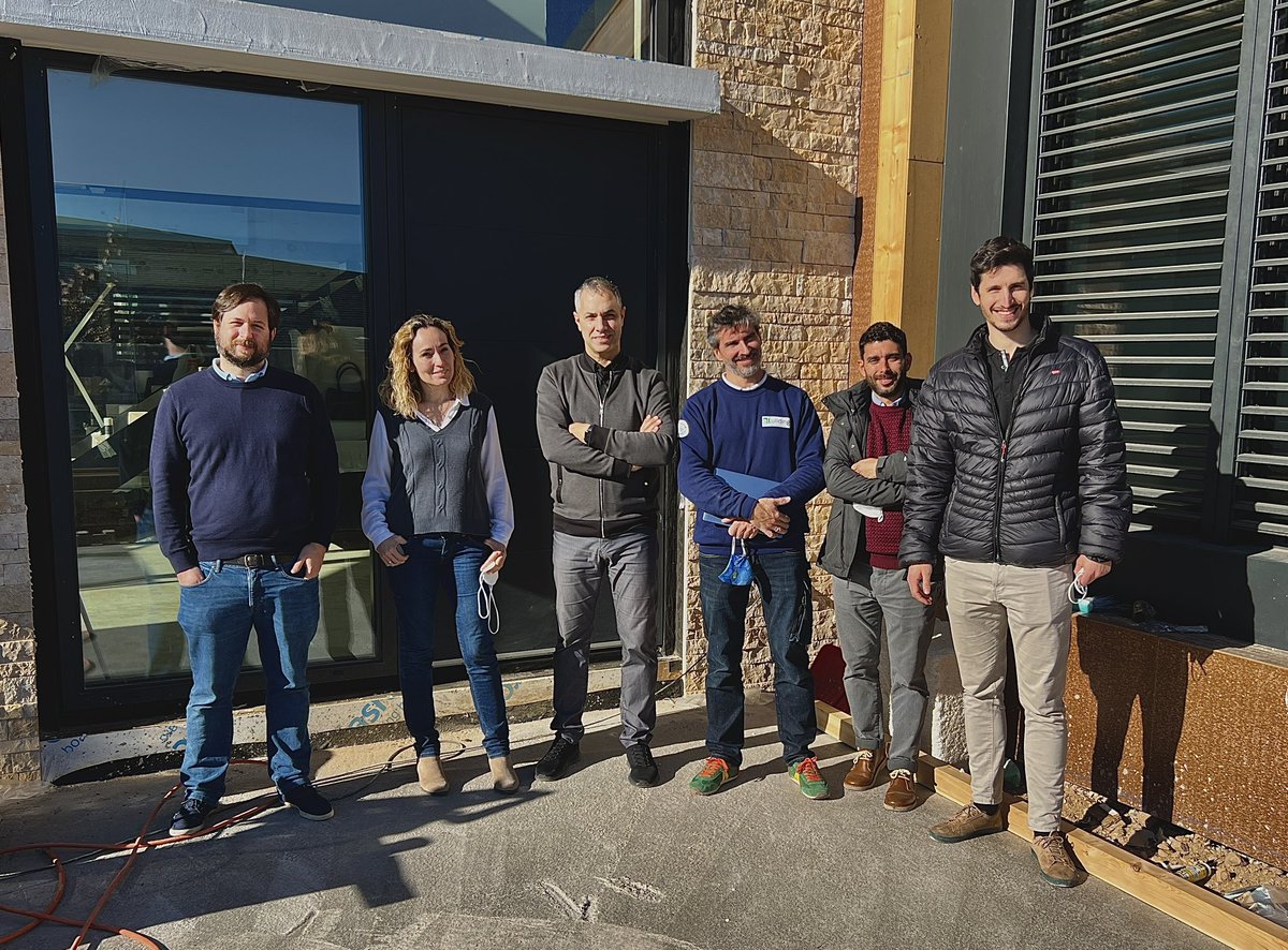 BioPasiva_'s tweet photo. ¡¡¡CONSEGUIDO!!! 👏👏. Último #blowerdoor de nuestro showroom #casasophia con un resultado excepcional 0,38 r/h!. Procedemos al papeleo para certificar la vivienda #passivhaus  #premium con @casaspasivas Gracias a todos los que lo habéis hecho posible! Un orgullo trabajar juntos https://t.co/u35b8S6T8r