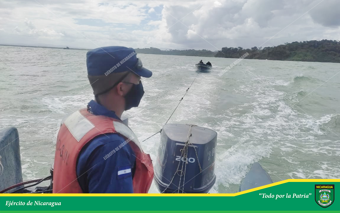 EjercitoNic's tweet photo. #NOTAINFORMATIVA | El 20/1/22, a través del #DistritoNavalCaribe, se realizó búsqueda, salvamento y rescate de 3 personas a bordo de 1 embarcación tipo panga, a 36 millas náuticas al suroeste de puerto #ElBluff. #TodoPorLaPatria https://t.co/VfGZSVMkTx
