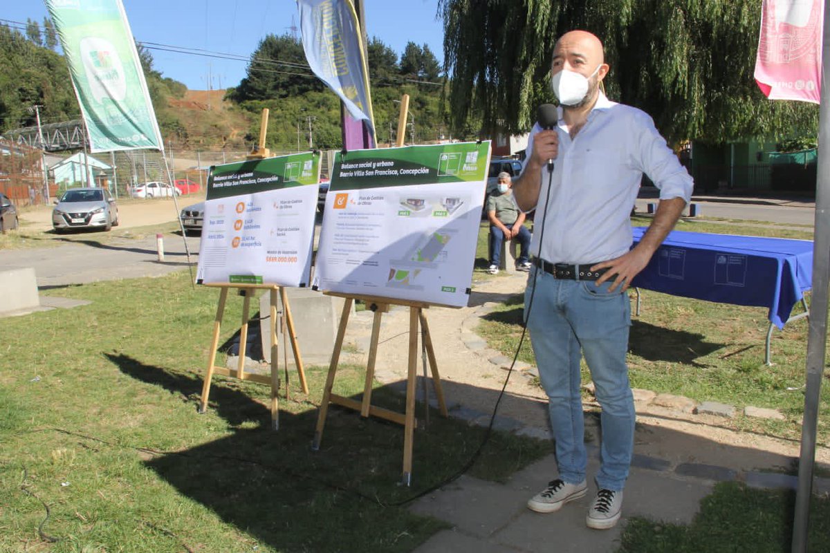 barrios8va's tweet photo. 👉🏻En #VillaSanFrancisco #Concepción el seremi @SebastianAbudoj presentó el #PlanMaestro q incluye la construcción de una biblioteca, centro comunitario y paseo Andalién, grandes avances q compartimos con la comunidad, además d entregar la certificación del Taller de Mezclilla👖 https://t.co/7H9I9G2ipp
