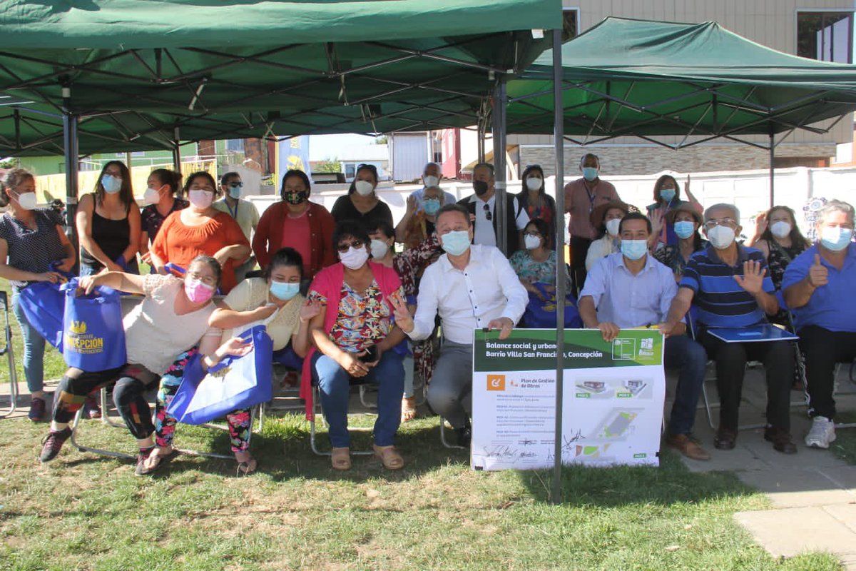 barrios8va's tweet photo. 👉🏻En #VillaSanFrancisco #Concepción el seremi @SebastianAbudoj presentó el #PlanMaestro q incluye la construcción de una biblioteca, centro comunitario y paseo Andalién, grandes avances q compartimos con la comunidad, además d entregar la certificación del Taller de Mezclilla👖 https://t.co/7H9I9G2ipp