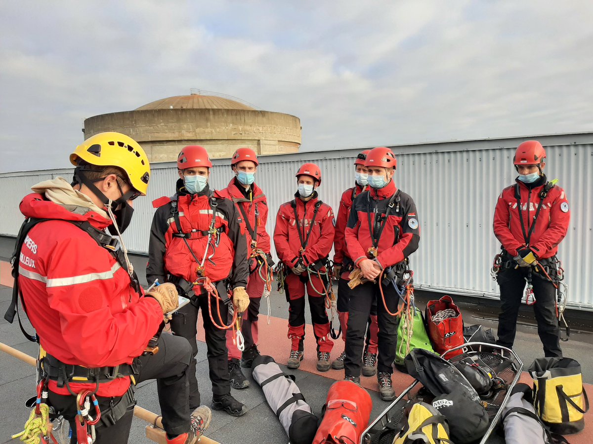 EDFSaintLaurent's tweet photo. Retour en 📸 sur un exercice de l’unité Groupe d’Intervention en Milieu Périlleux #GRIMP du @SDIS41 🧑‍🚒! Notre terrain a été l’occasion de perfectionner encore leurs techniques. Ces #sapeurspompiers sont formés et équipés pour intervenir dans des endroits difficiles d’accès👏. https://t.co/ZNCcGjWDYK