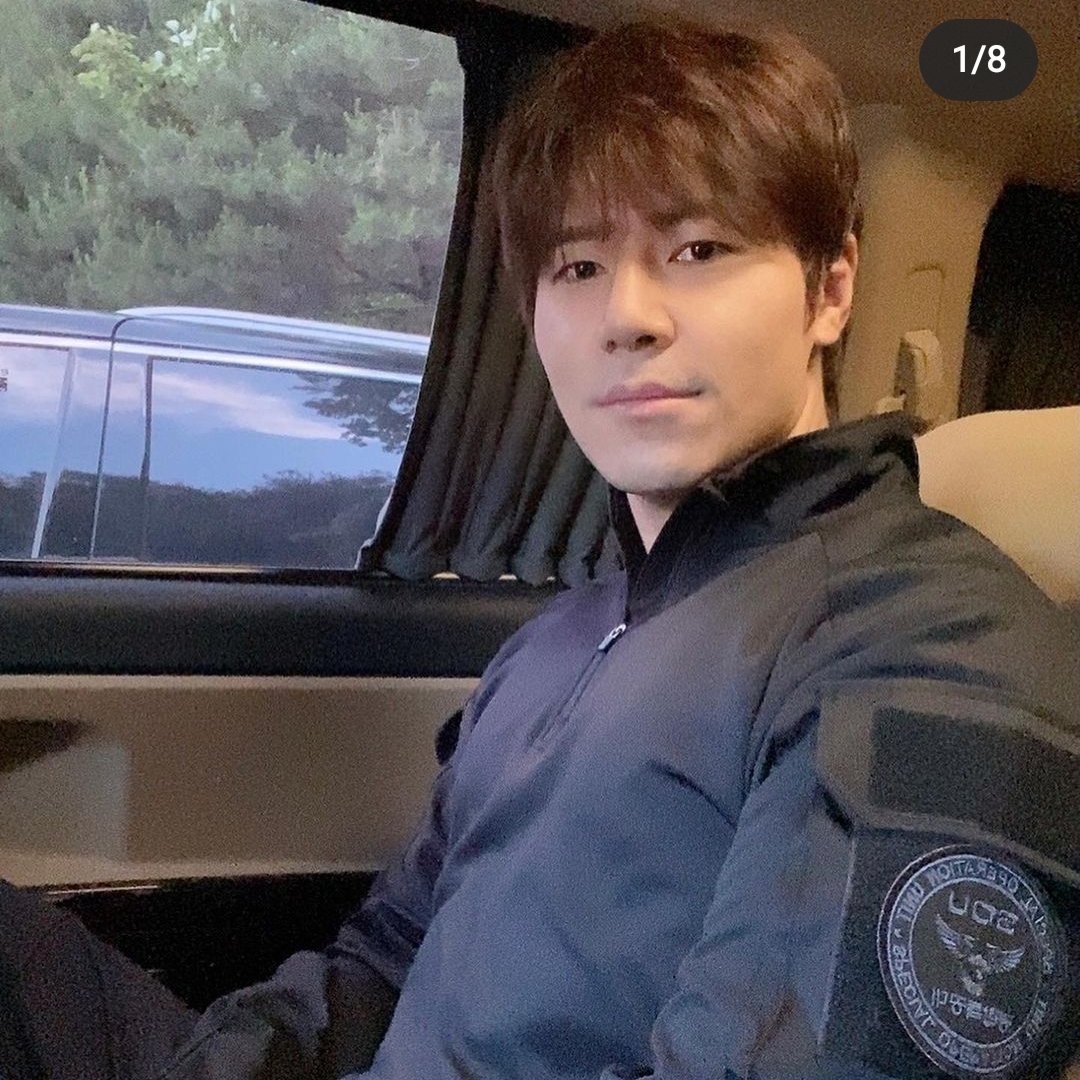 chanbeaksekai's tweet photo. Lee kyu hyung aşkım kabardı dizi filan mı çekiyor ya hemde police üniformalı 🤤💗 https://t.co/wSXudu3OMN