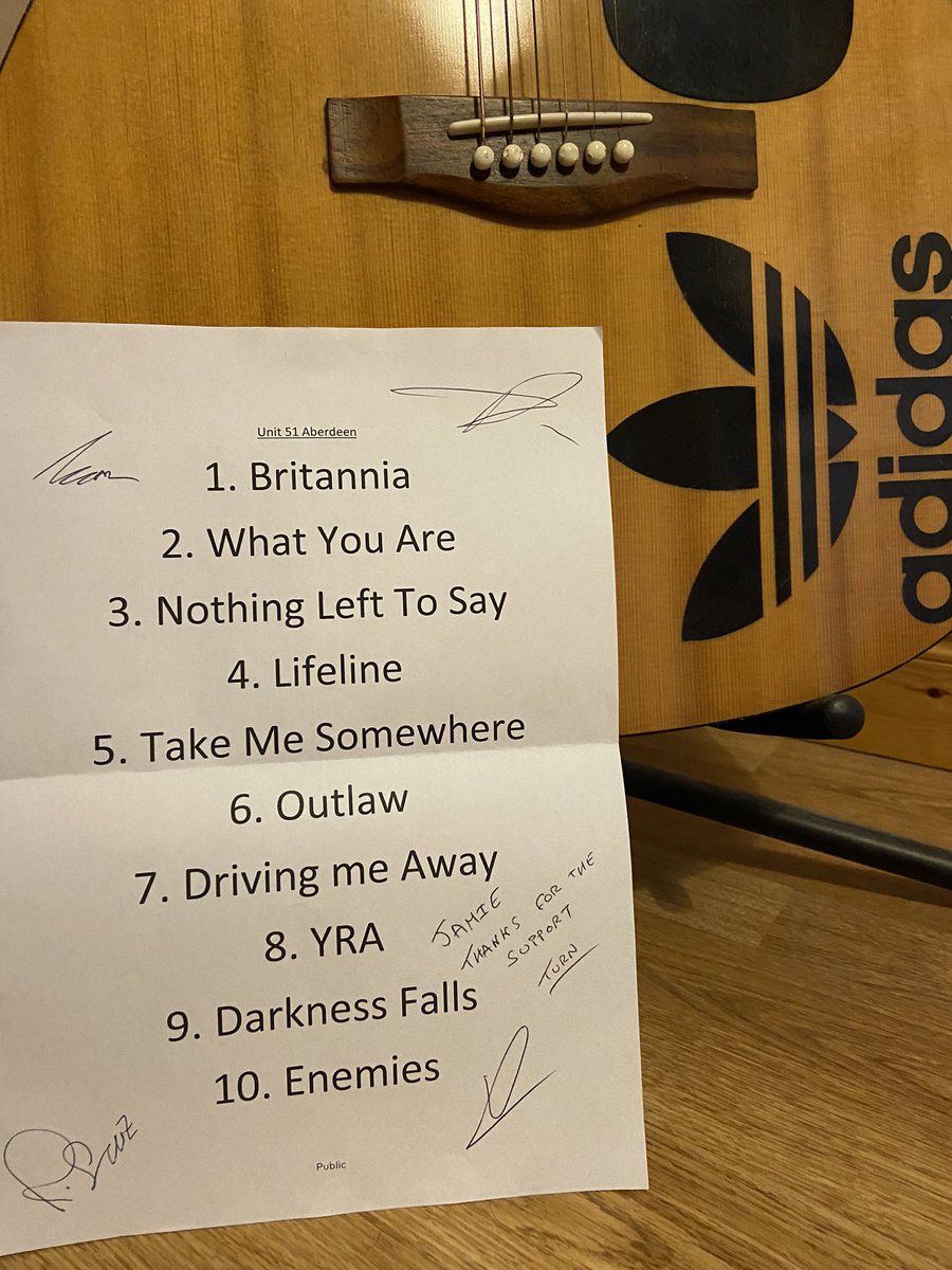 Thanks very much for the signed setlist <a href="/SkylightsYRA/">Skylights</a> <a href="/Turn_skylights/">Turn</a> Top band &amp; top lads, roll on yer next gig in Aberdeen lads 🔴⚪️