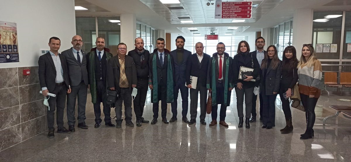 Görevlerini ifa etmeleri nedeniyle sanık rolü verilerek yargılanan Erdemli ilçesinde görev yapan meslektaşlarımız beraat etti.
👉mersinbarosu.org.tr/erdemli%E2%80%…