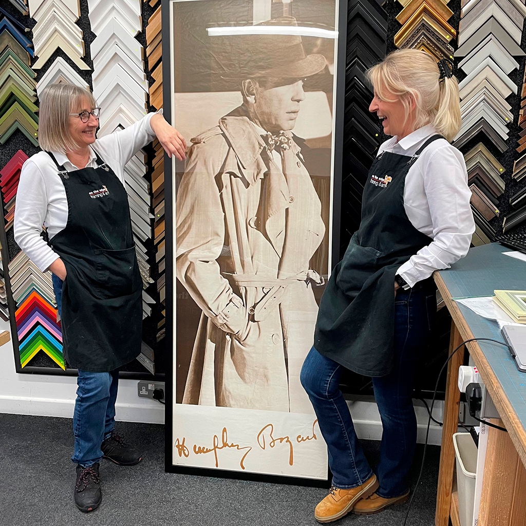 ontheedgeframes's tweet image. The girls attempting to be as cool as Humph - and failing! 🤣