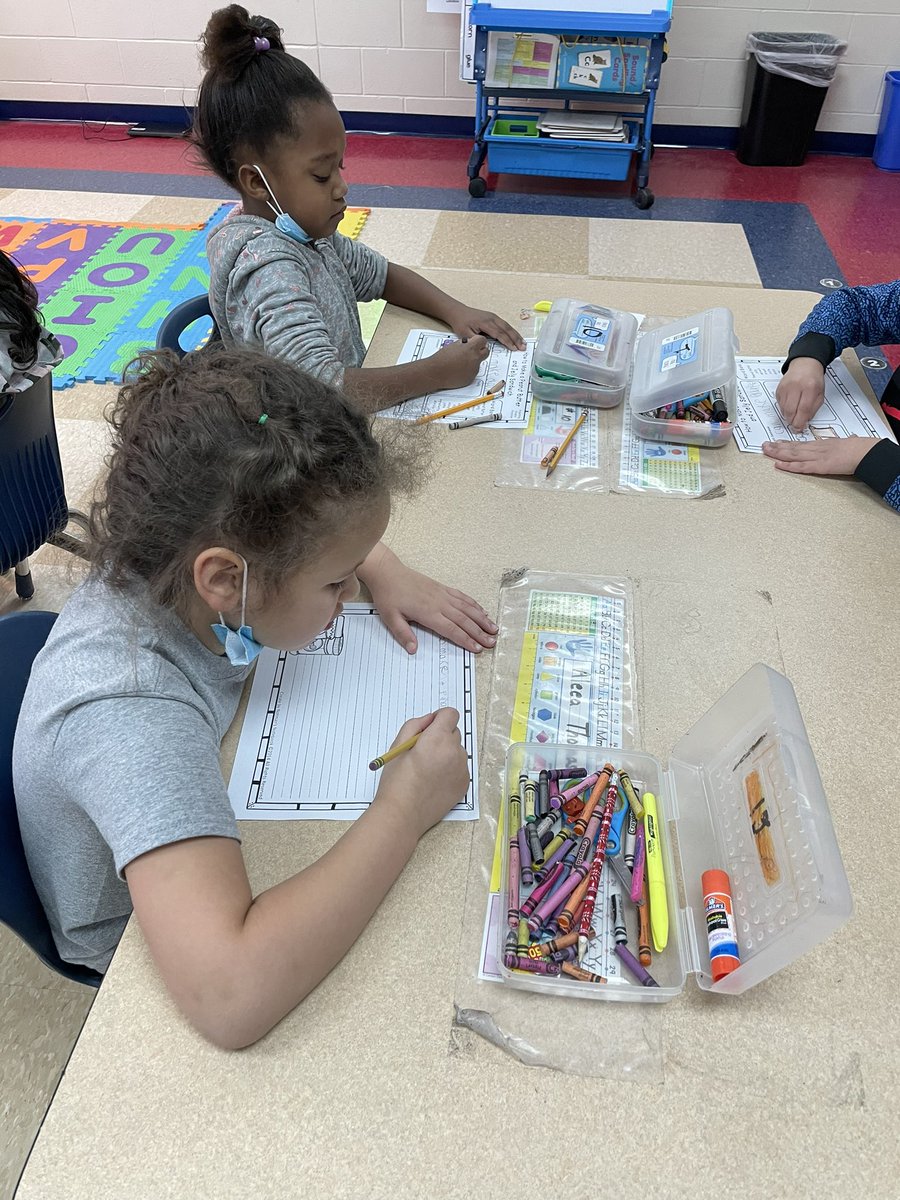 My class is learning to write How-To-Stories and we had a lot fun making our pb&amp;j sandwiches today as they learned to write a directions. #CVBetterTogether <a href="/Creekvw_Tweets/">Creekview Elementary</a> #MiddieRising