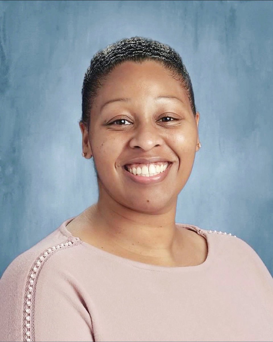 My smile says it all... I absolutely love my first AP yearbook picture! 🐯💕🍏 #ProudTiger #beingthechange #lovewhatIdo @TimberLaneES