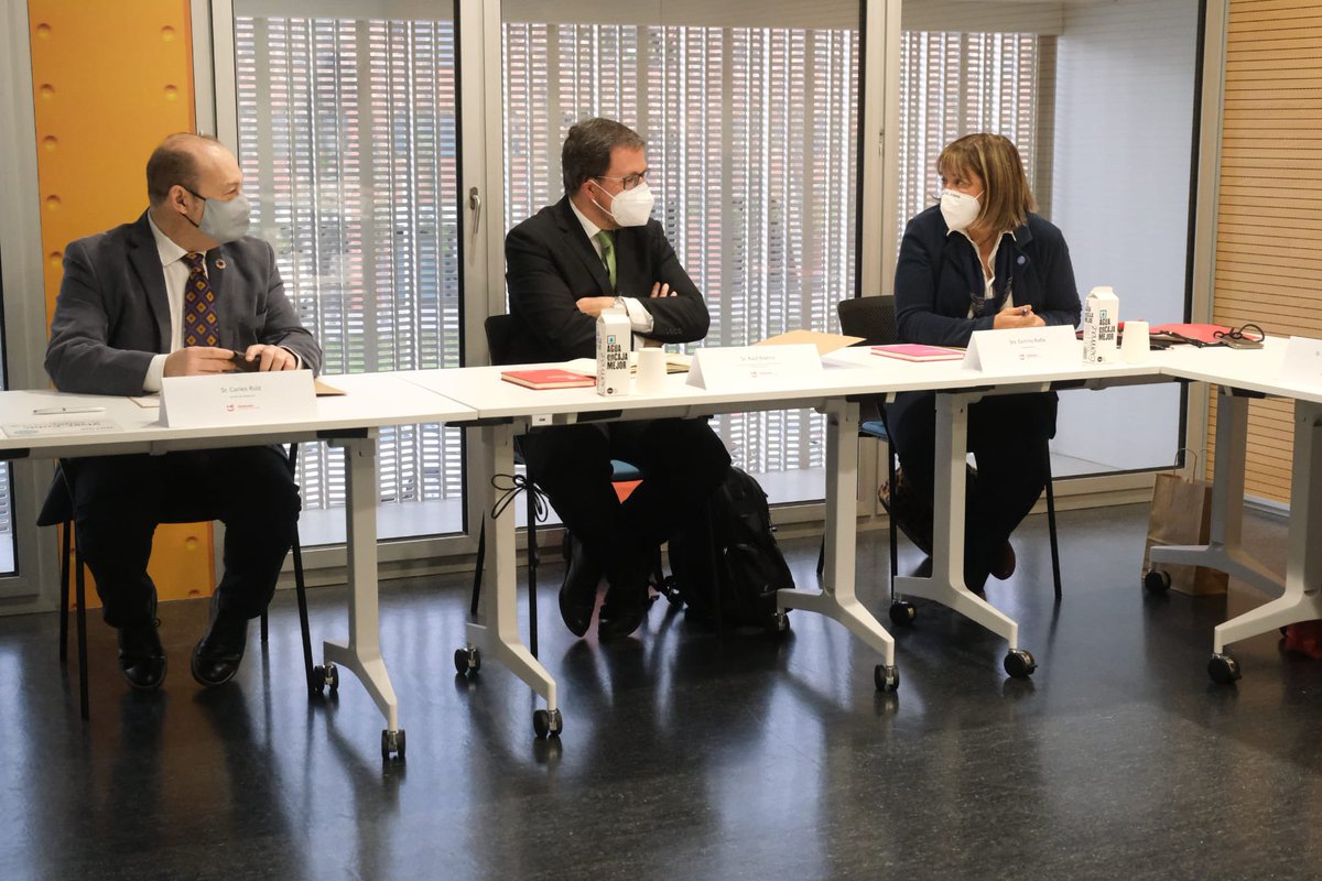 Hoy nos hemos reunido con Raúl Blanco, Secretario General de @mincoturgob , junto con #Viladecans, Roca y otras empresas líderes para avanzar en una estrategia conjunta para el sector de la construcción.