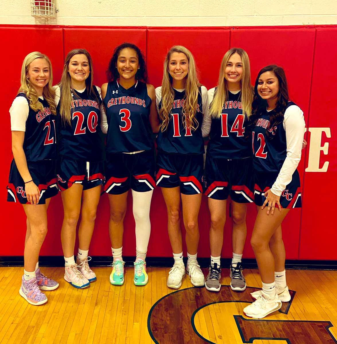 LadyHoundsHoops's tweet photo. Two big games tonight against New Albany HS❕JV tip off is @ 6pm 🐾 Varsity begins @ 7:30pm 🐶 

📍Come cheer us on at HOME📍

Can’t wait to see our middle school girls in the stands tonight! What a great day to be a future Lady Hound! 💙❤️ https://t.co/77WsCw16Zc