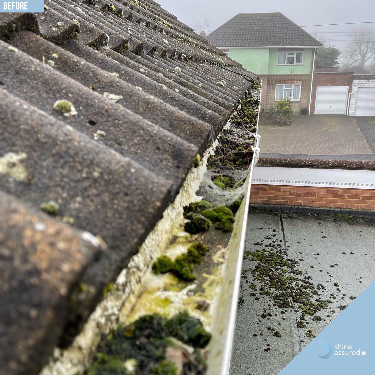 ShineAssured's tweet image. Gutter clearance and gutter soffit and fascia cleaning. Gutter soffit and fascia cleaning before and after pictures to follow.