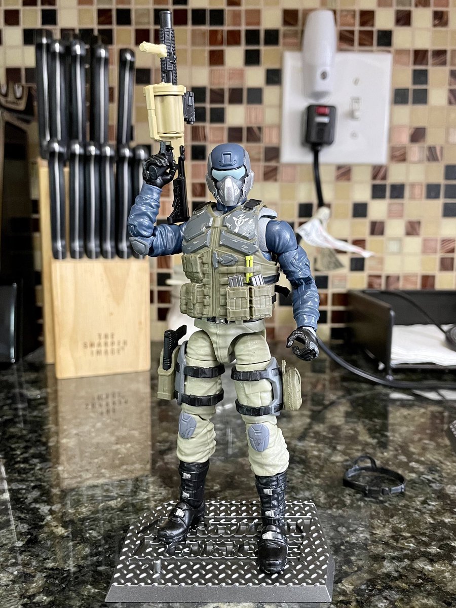 Bryant_3B's tweet photo. Swapped lower body with Condor to give Steel Brigade a more classic look. Also scooped up a loose Mezco old man Bruce head and I think it works perfectly for the grizzled Captain of the SB. 

#actionforceaf https://t.co/2bTNsArEQU