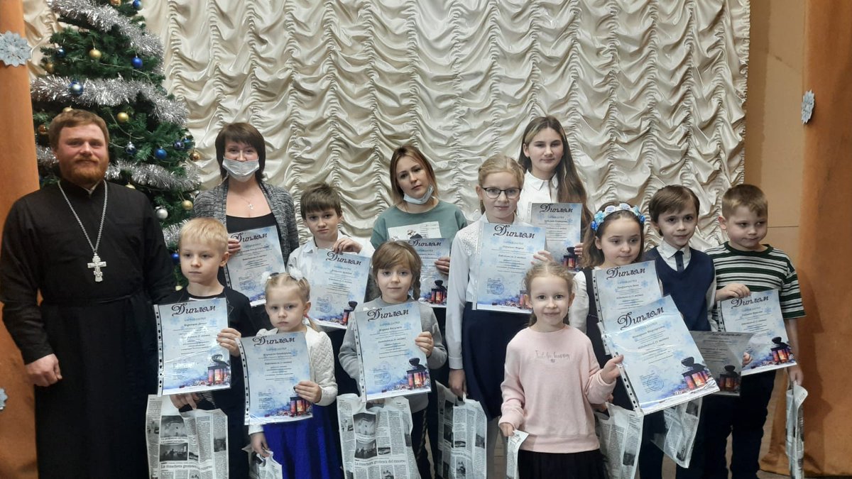 20.01.2022 в ЦДТ состоялась торжественная церемония награждения победителей районного конкурса художественного творчества «Лесная красавица», приуроченного к празднику Рождества Христова.