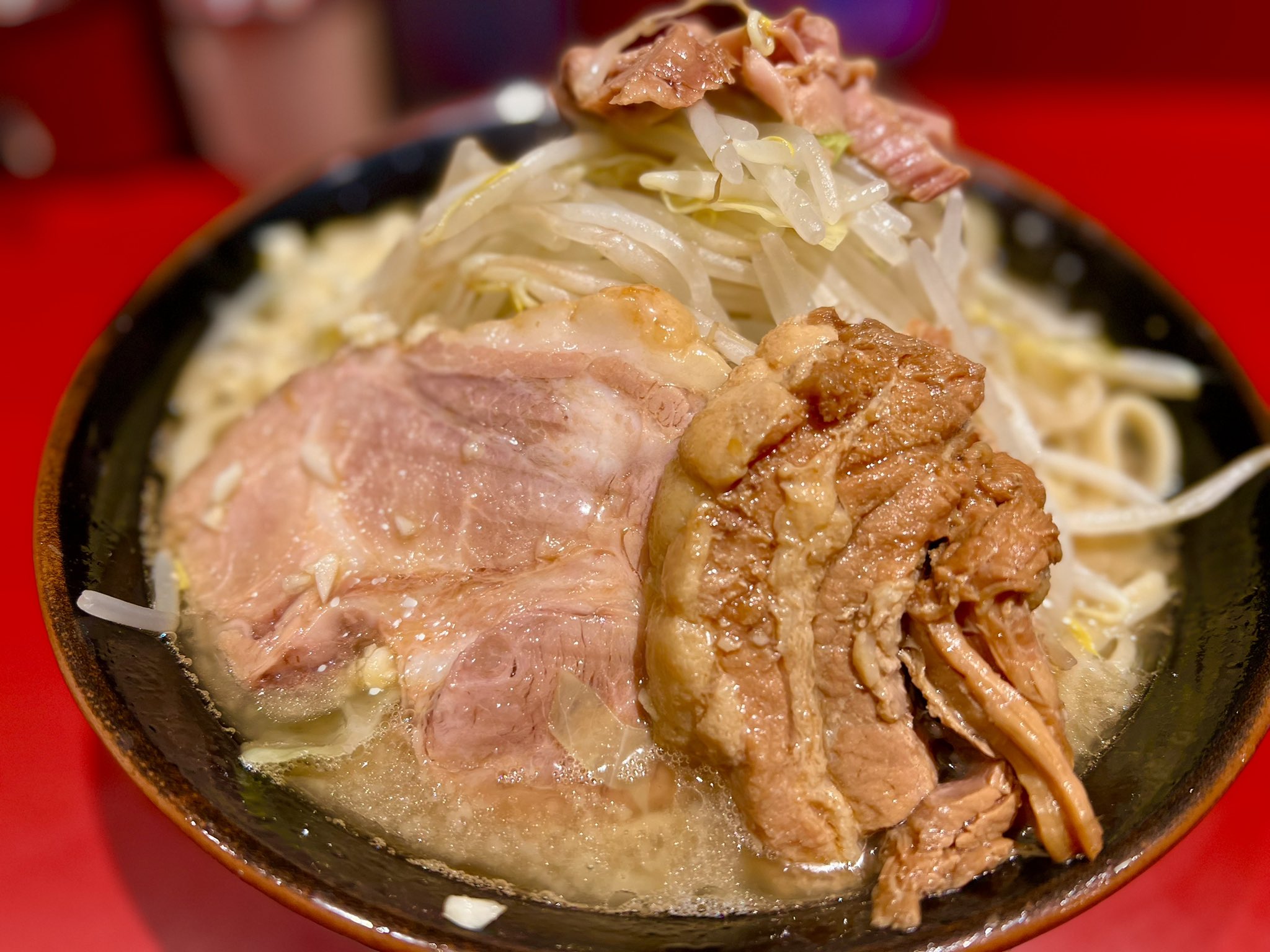 スケザン お腹パンパン丸 12杯目 1 21 ラーメン二郎 荻窪店 本日は自宅から1番近い荻窪二郎へ 小ラーメン 800円 ニンニク 野菜に豚が2枚もたれかかるこの感じ このフォルム荻窪ならではで最高ですよね しょっぱウマーな荻窪大好きです きっと