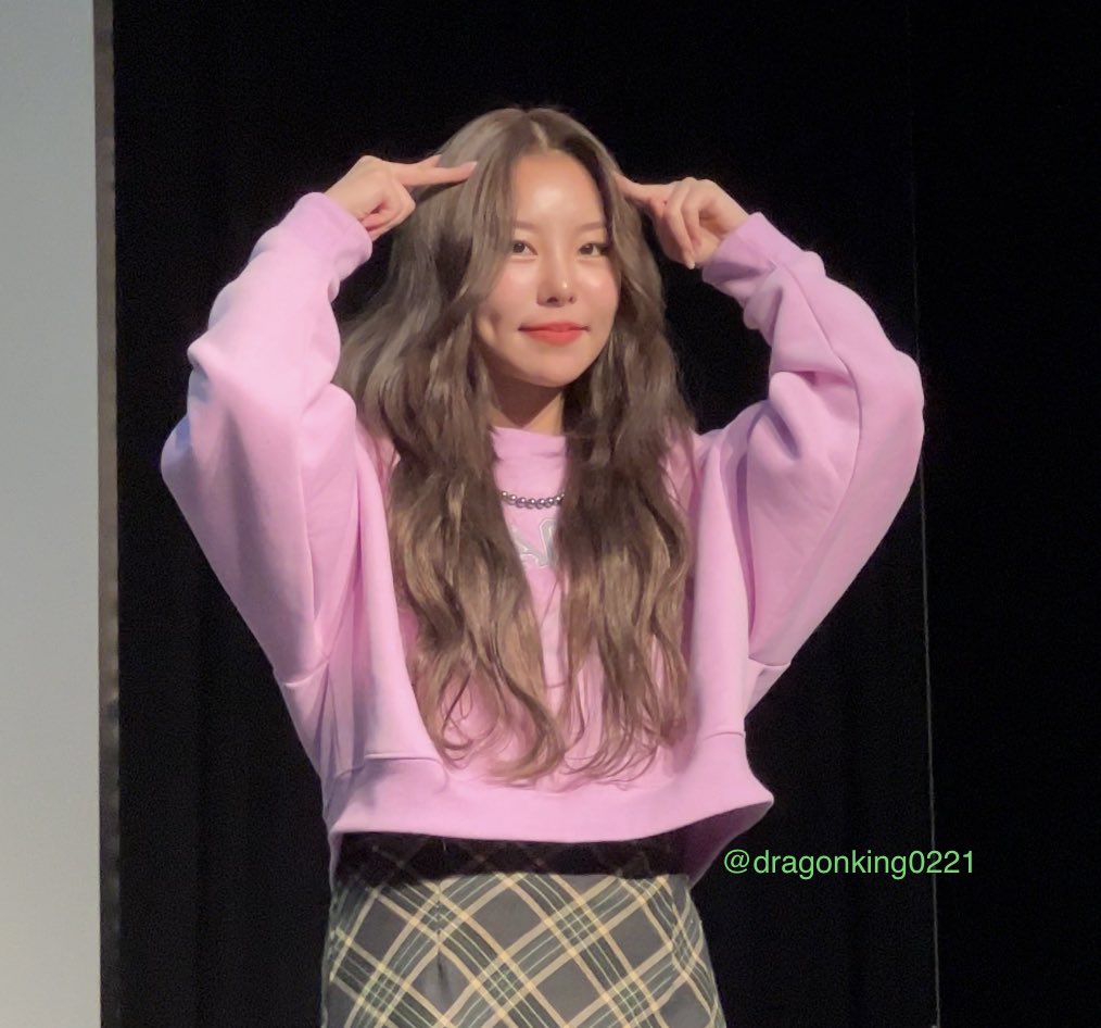dragonking0221's tweet photo. 220121마마무 휘인 케이타운 대면팬싸
📸 https://t.co/ORDuJ3l8vz