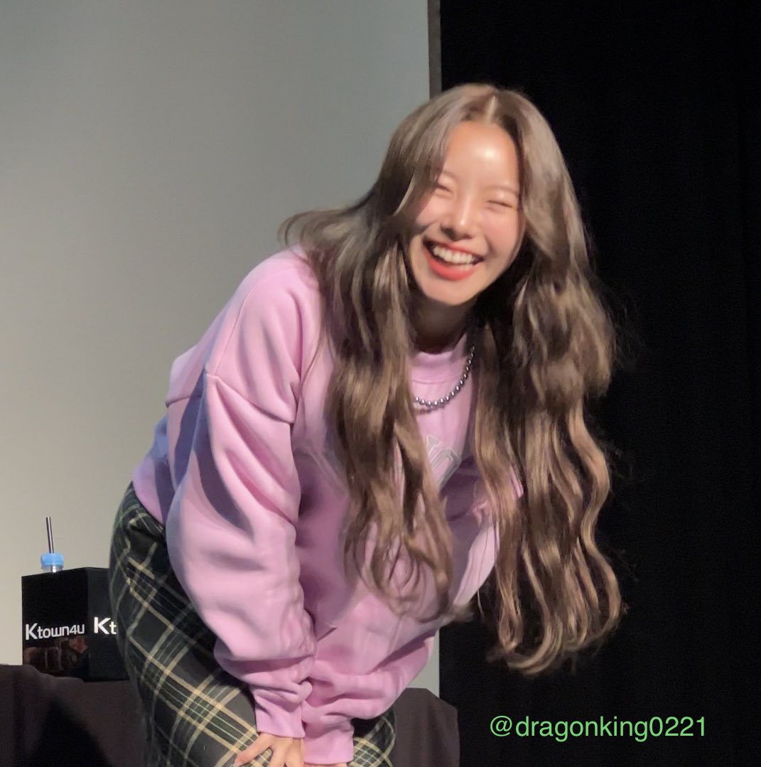 dragonking0221's tweet photo. 220121마마무 휘인 케이타운 대면팬싸
📸 https://t.co/ORDuJ3l8vz