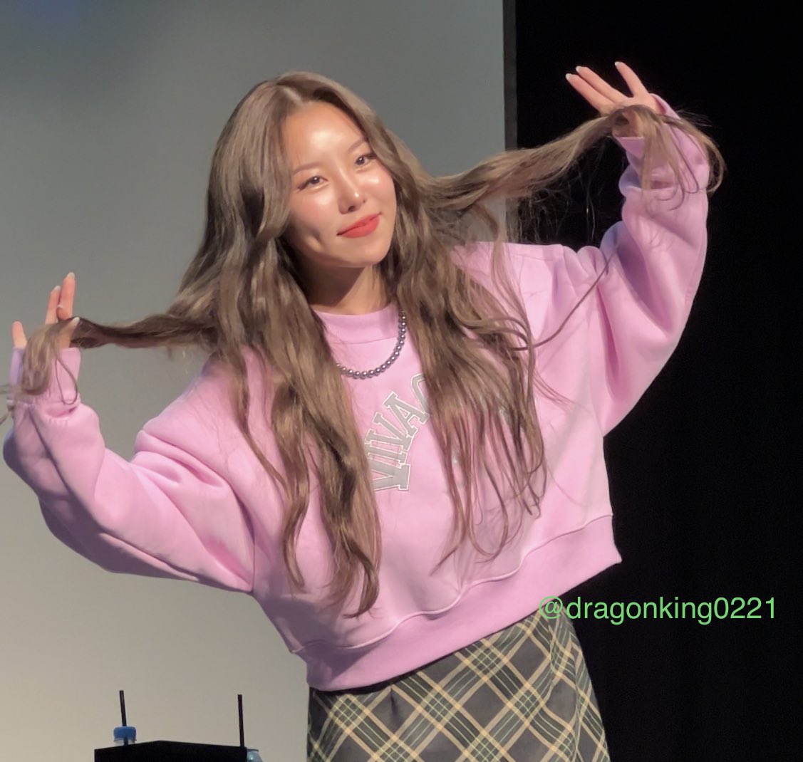 dragonking0221's tweet photo. 220121마마무 휘인 케이타운 대면팬싸
📸 https://t.co/ORDuJ3l8vz