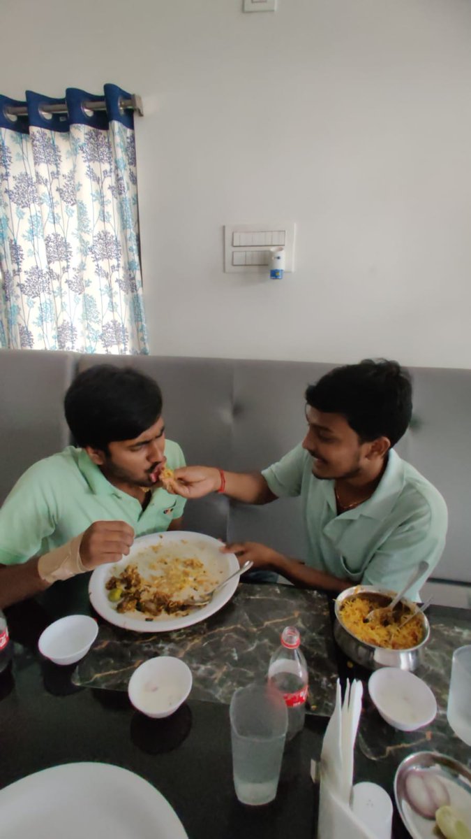 imurHarikiran's tweet photo. Happy happy birthday to my friend @Vineeth_aj21, partner in naughty things, Mass bunk partner, lab mate. Very happy to have a long journey of 6½ years and thanks for those memories. https://t.co/Zw1Xoope7L