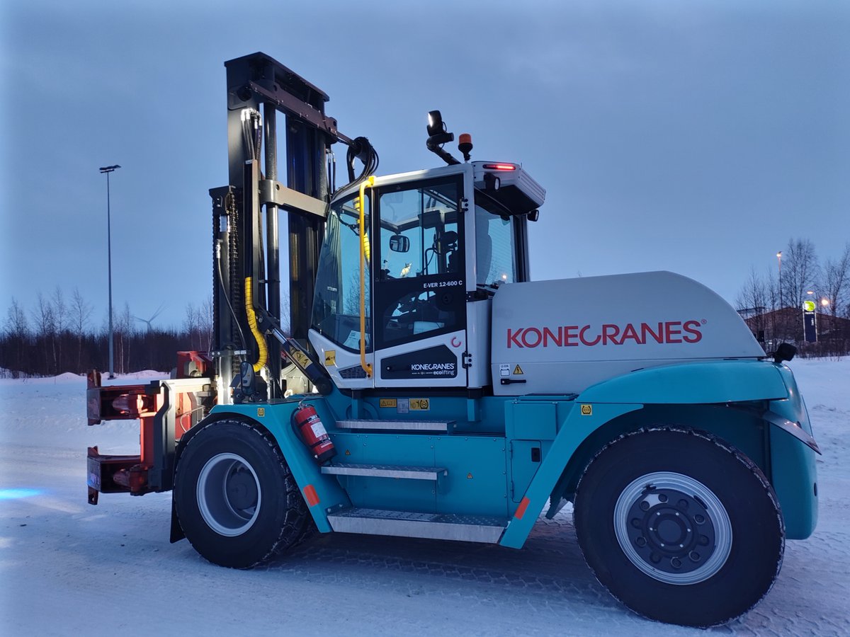 KCLiftTrucks's tweet photo. So proud to show one of our first #Konecranes E-VER #electric #forklift now running in Northern #Finland. Impressive #achievement to see it in operation with its #paper #clamp at -15°C. It fits perfectly with #snow as well. What do you think?
#kclifttrucks #ecolifting #E-VER https://t.co/6zdEC5wbbp
